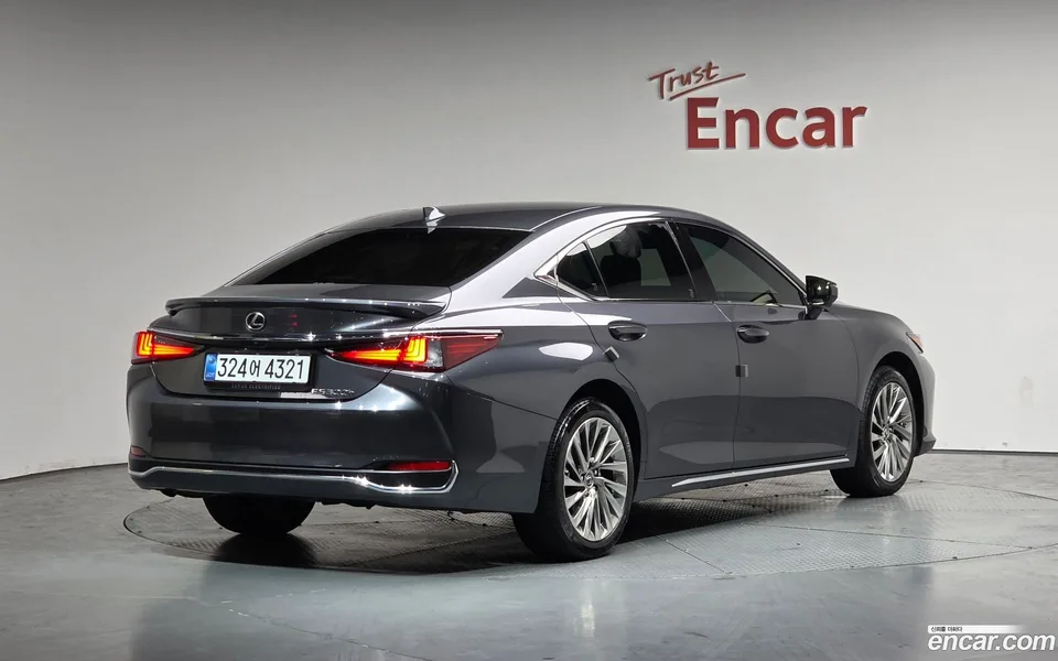 Lexus ES 300h 2025 — миниатюра 2