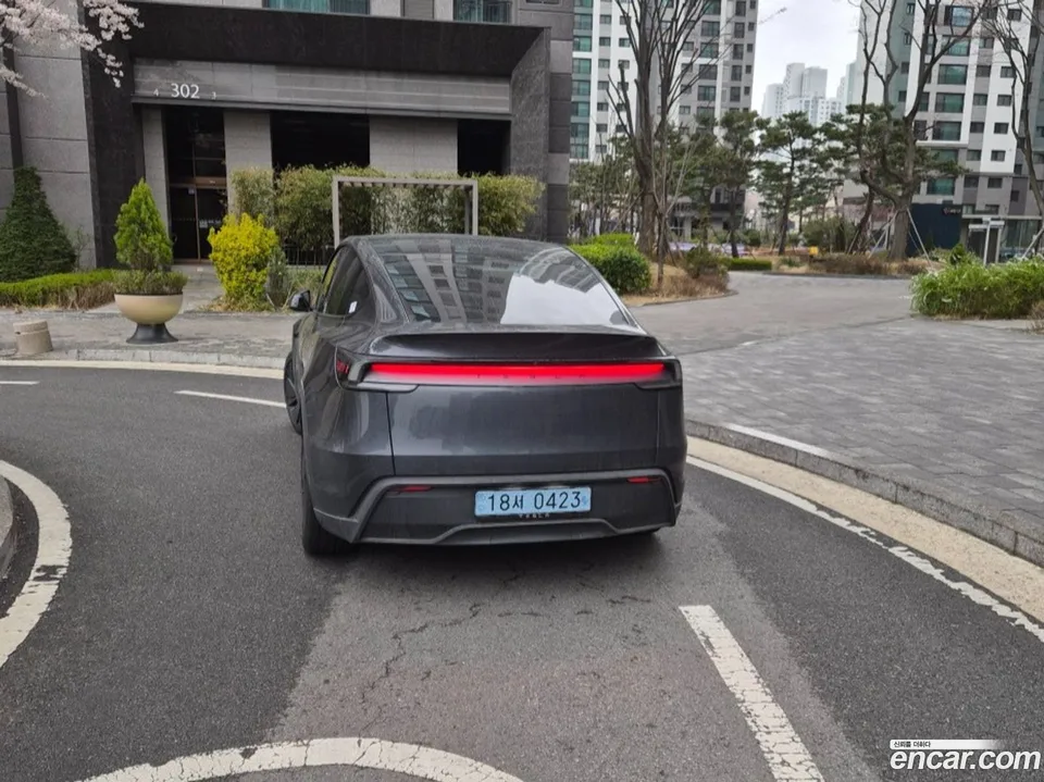 Tesla Model Y AWD 2025 — миниатюра 3
