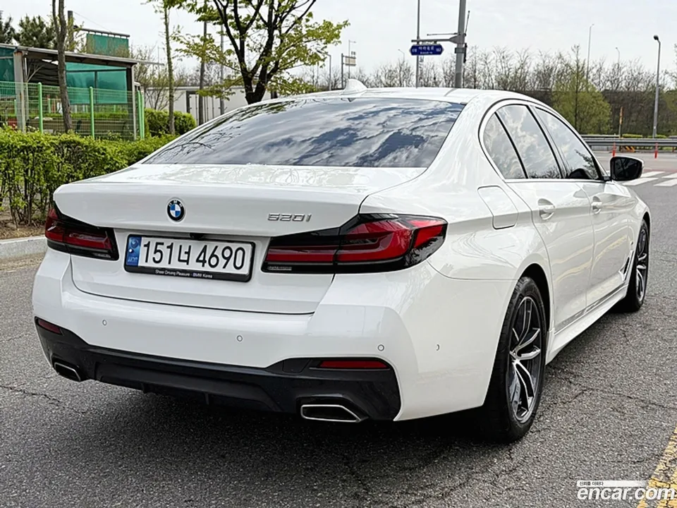 BMW 5 Series 520i M 2022 — миниатюра 2