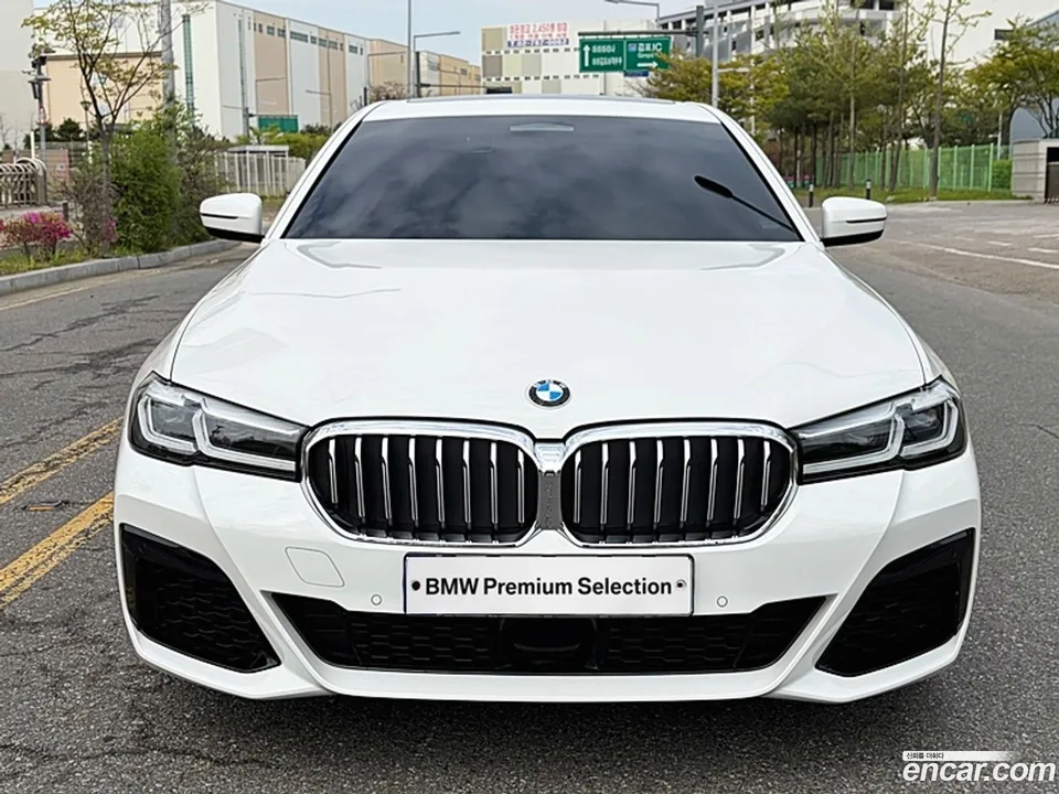BMW 5 Series 520i M 2022 — миниатюра 3