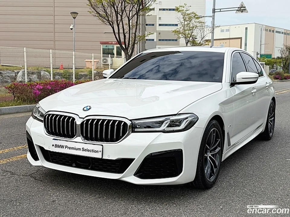 BMW 5 Series 520i M 2022 — фото 1, купить с доставкой в Москву