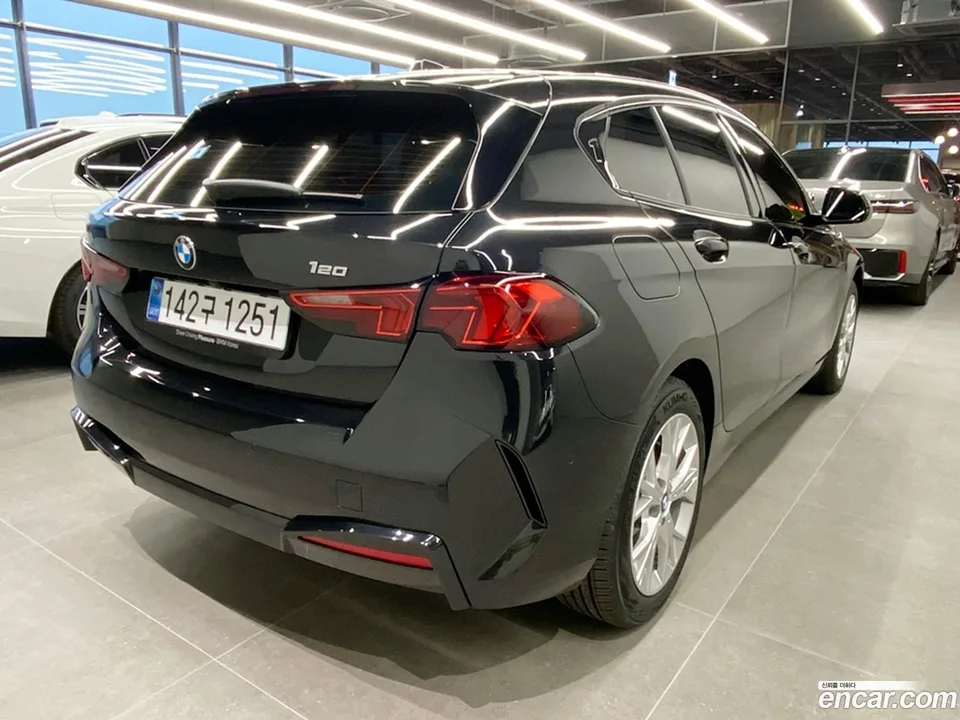 BMW 1 Series 120 2025 — миниатюра 2
