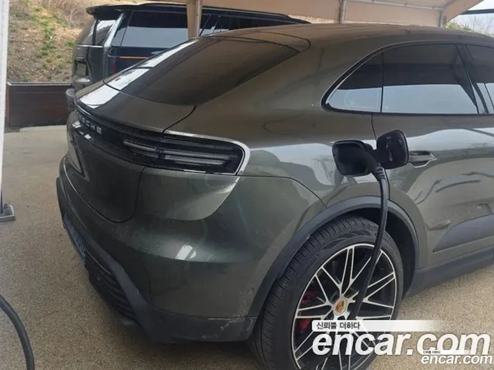 Porsche Macan Electric 4S 2025 — миниатюра 2