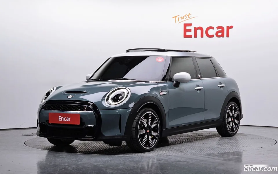MINI Cooper S 5 2023 — фото 1, купить с доставкой в Москву