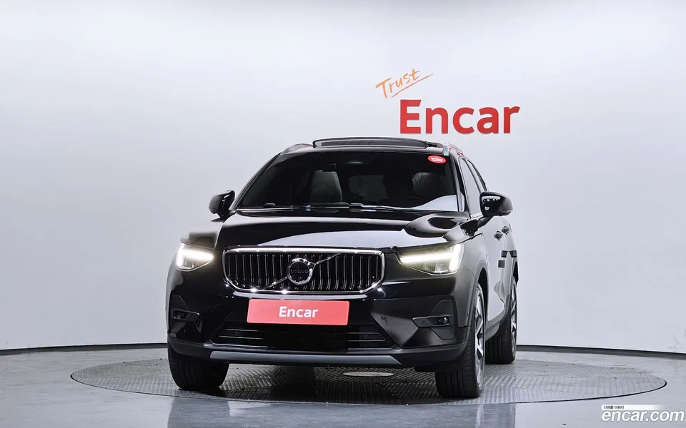 Volvo XC40 B4 2023 — миниатюра 3