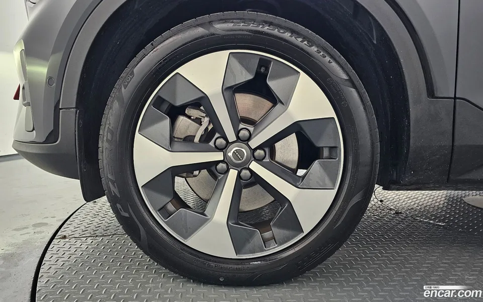 Volvo XC40 B4 2023 — миниатюра 5