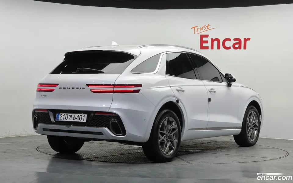 Genesis GV70 2.5T 2WD 2023 — миниатюра 2