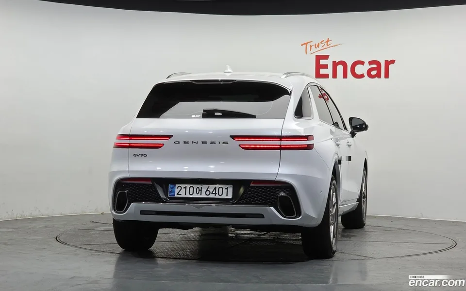 Genesis GV70 2.5T 2WD 2023 — миниатюра 4