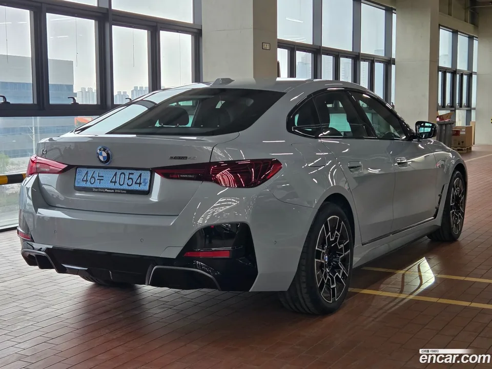 BMW i4 eDrive40 M 2026 — миниатюра 2