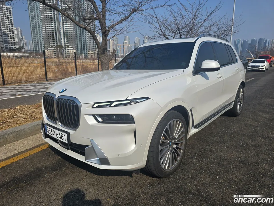 BMW X7 xDrive 40d 6 2023 — фото 1, купить с доставкой в Москву