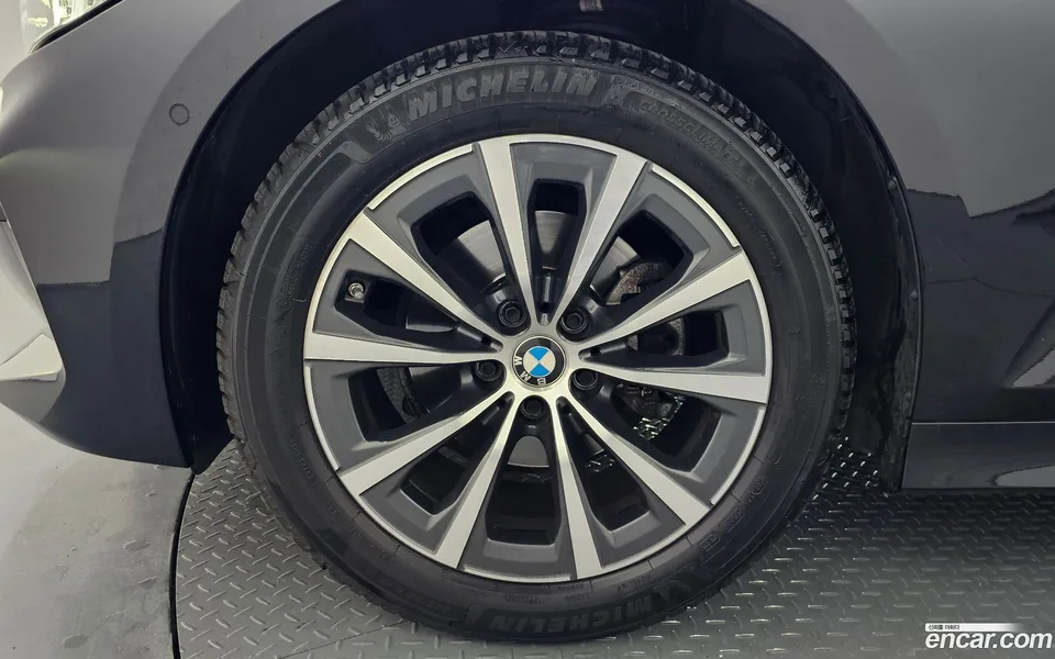 BMW 3 Series 320d xDrive 2023 — миниатюра 5