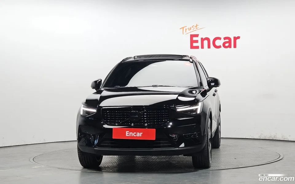 Volvo XC40 B4 2025 — миниатюра 3