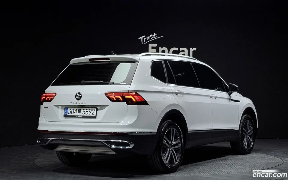 Volkswagen Tiguan Allspace 2.0 TSI 2023 — миниатюра 2