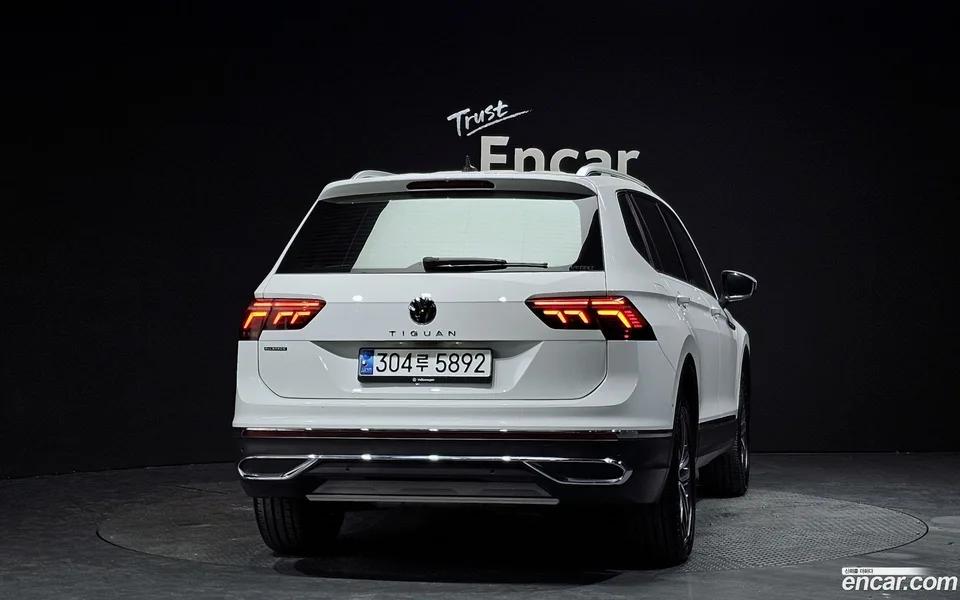 Volkswagen Tiguan Allspace 2.0 TSI 2023 — миниатюра 4
