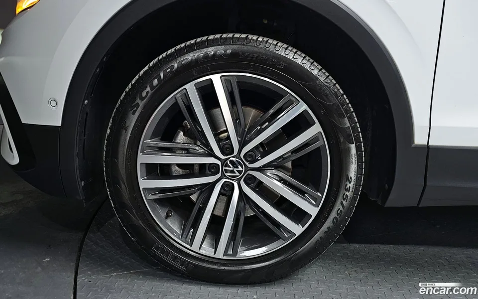 Volkswagen Tiguan Allspace 2.0 TSI 2023 — миниатюра 5