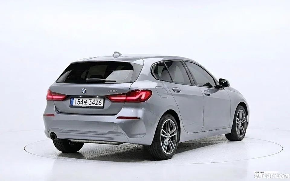 BMW 1 Series 120 2025 — миниатюра 2
