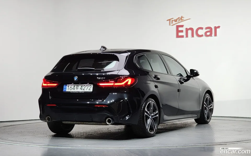 BMW 1 Series 120i M 2022 — миниатюра 2