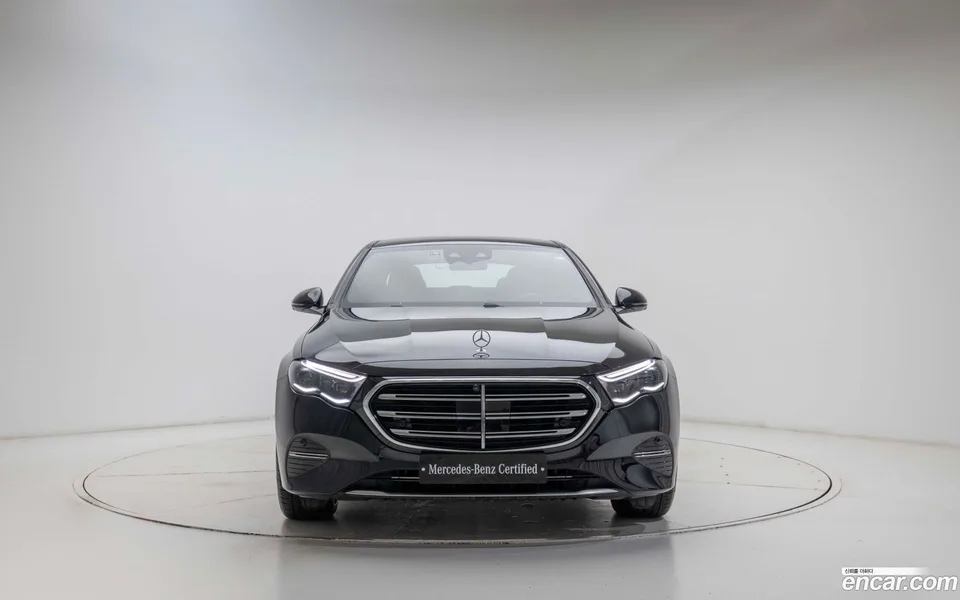 Mercedes-Benz E-Class E300 4MATIC 2025 — миниатюра 3