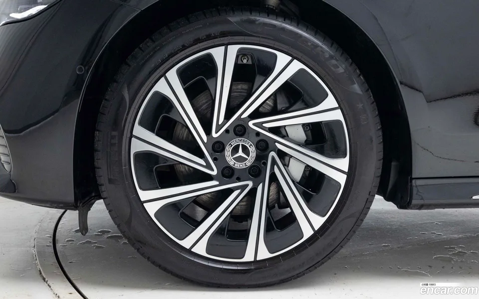 Mercedes-Benz E-Class E300 4MATIC 2025 — миниатюра 5
