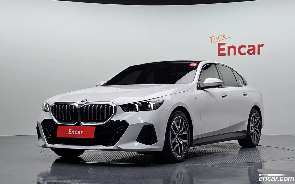 BMW 5 Series 523d M 2023 — фото 1, купить с доставкой в Москву