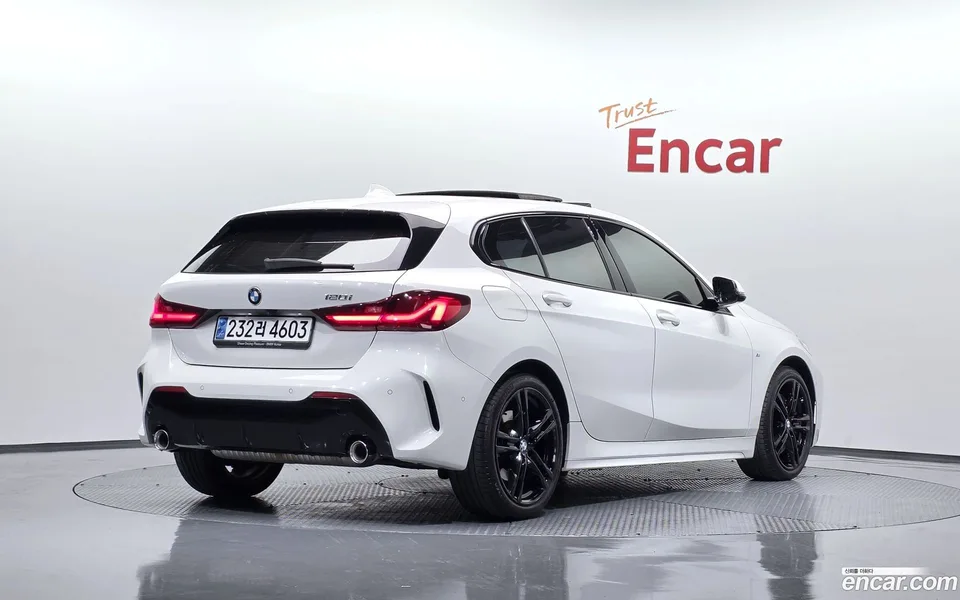 BMW 1 Series 120i M 2023 — миниатюра 2