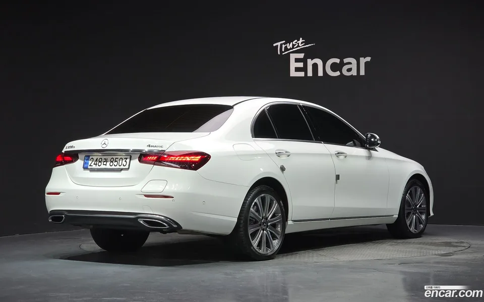 Mercedes-Benz E-Class E300e 4MATIC 2022 — миниатюра 2