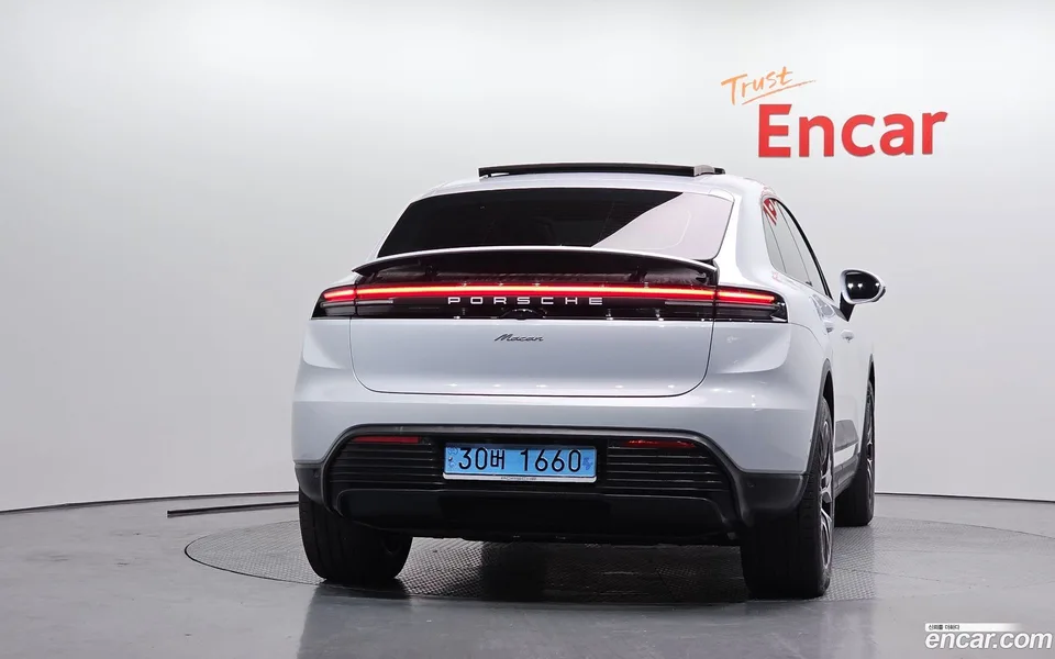 Porsche Macan Electric 2025 — миниатюра 4