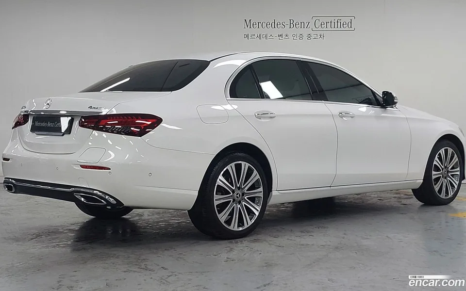 Mercedes-Benz E-Class E300e 4MATIC 2023 — миниатюра 2
