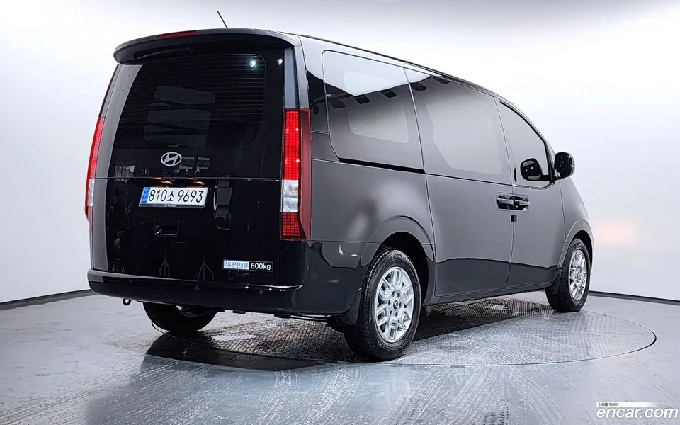 Hyundai Staria 5 2024 — миниатюра 2