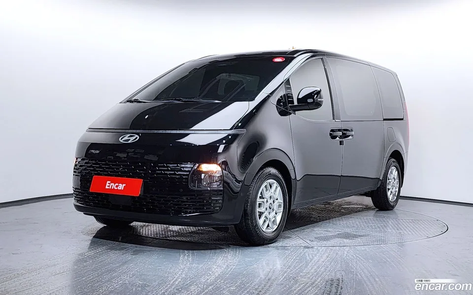 Hyundai Staria 5 2024 — фото 1, купить с доставкой в Москву