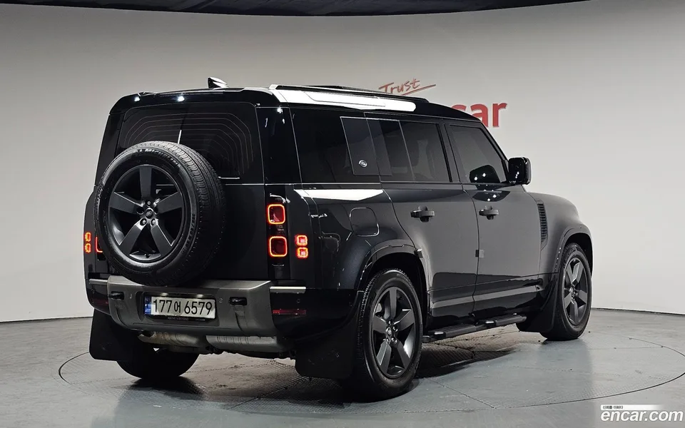 Land Rover Defender 110 D300 X- HSE 2024 — миниатюра 2