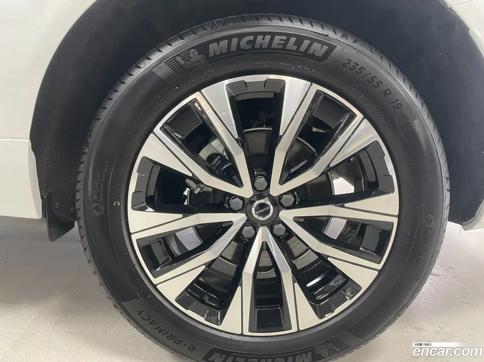 Volvo XC60 B5 2025 — миниатюра 5