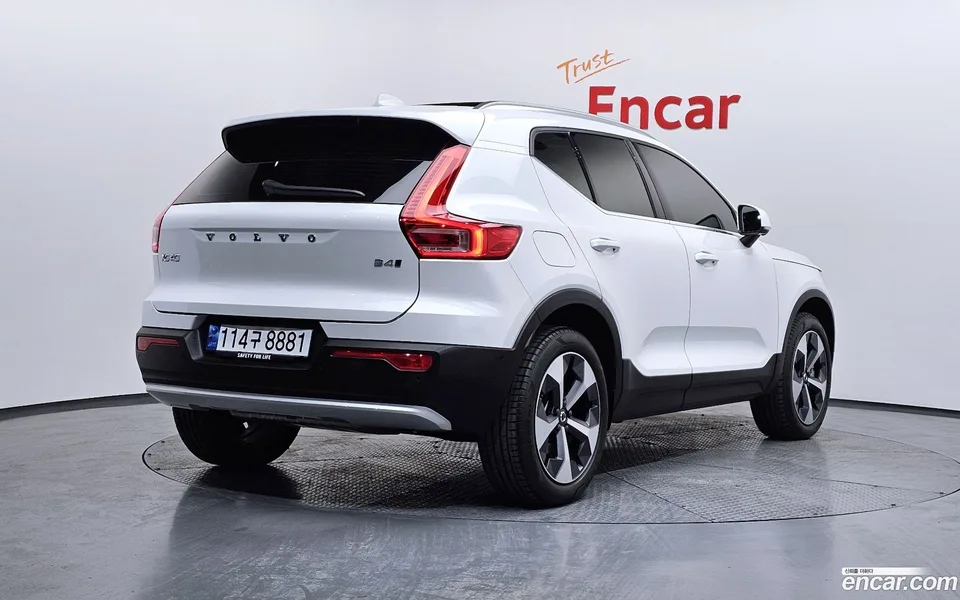 Volvo XC40 B4 2025 — миниатюра 2