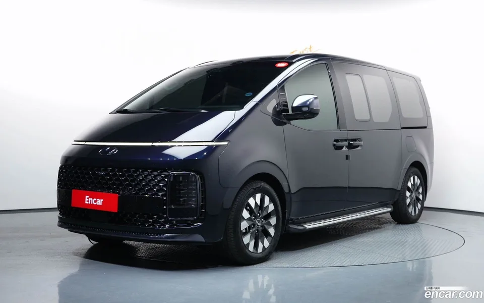 Hyundai Staria L3.5 9 2023 — фото 1, купить с доставкой в Москву
