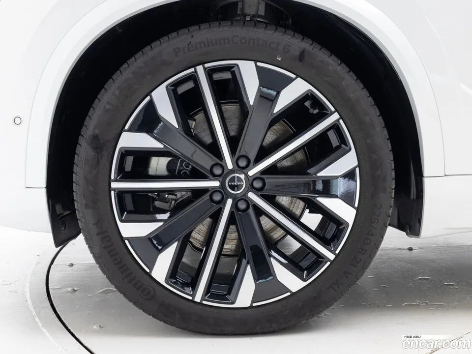 Volvo XC90 T8 2025 — миниатюра 5