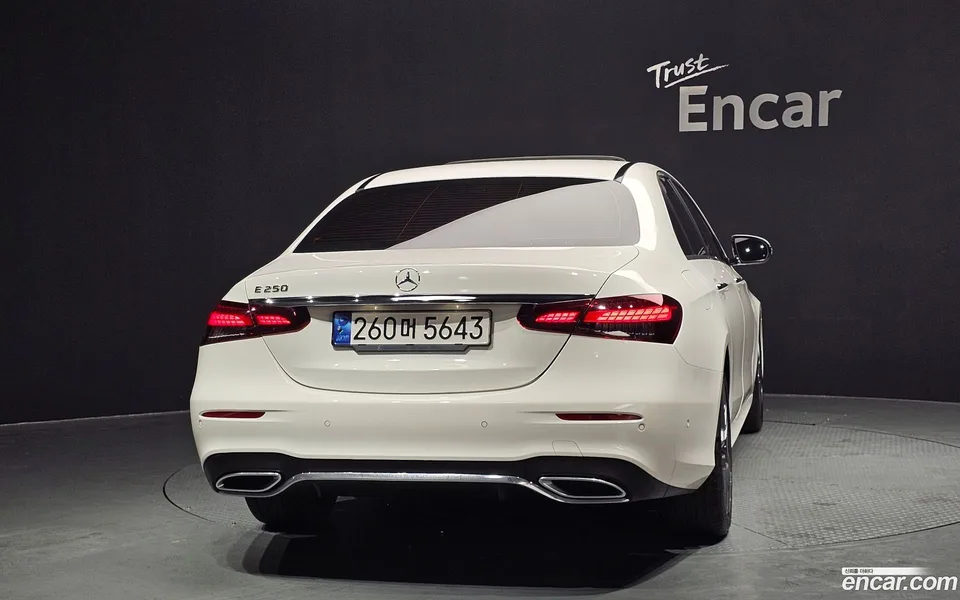 Mercedes-Benz E-Class E250 AMG Line 2023 — миниатюра 4