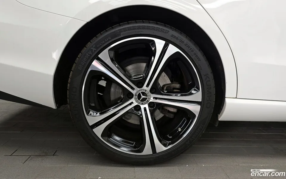 Mercedes-Benz C-Class C300 4MATIC 2023 — миниатюра 5