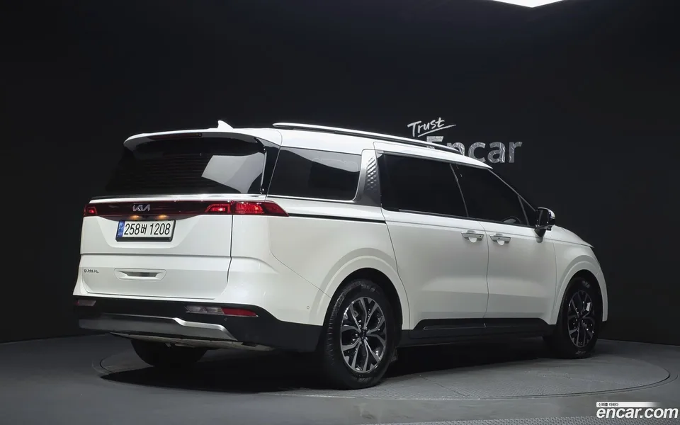 Kia Carnival 9 2022 — миниатюра 2