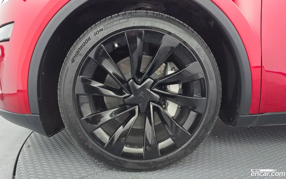 Tesla Model Y AWD 2025 — миниатюра 5