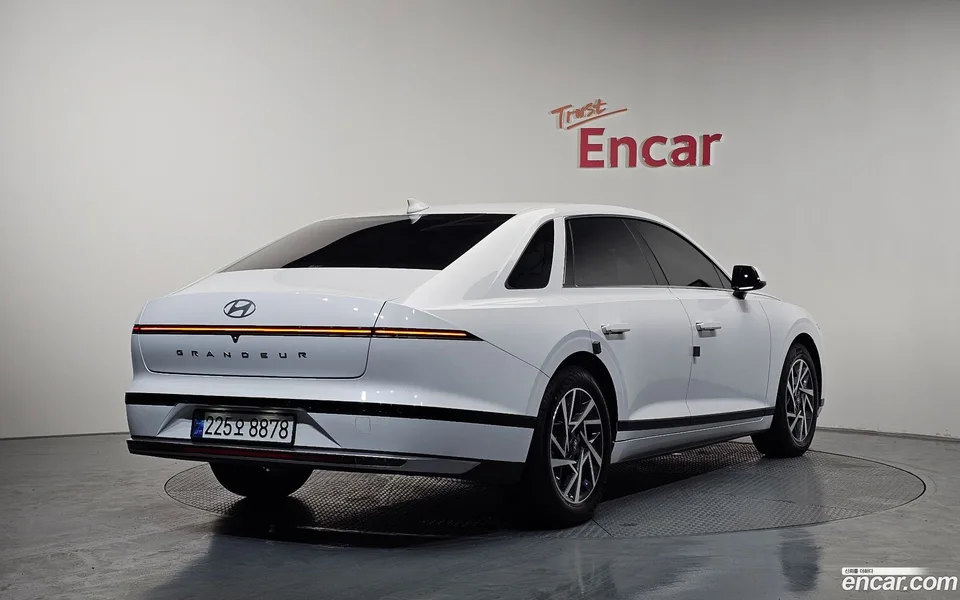 Hyundai Grandeur 2.5 2WD 2023 — миниатюра 2