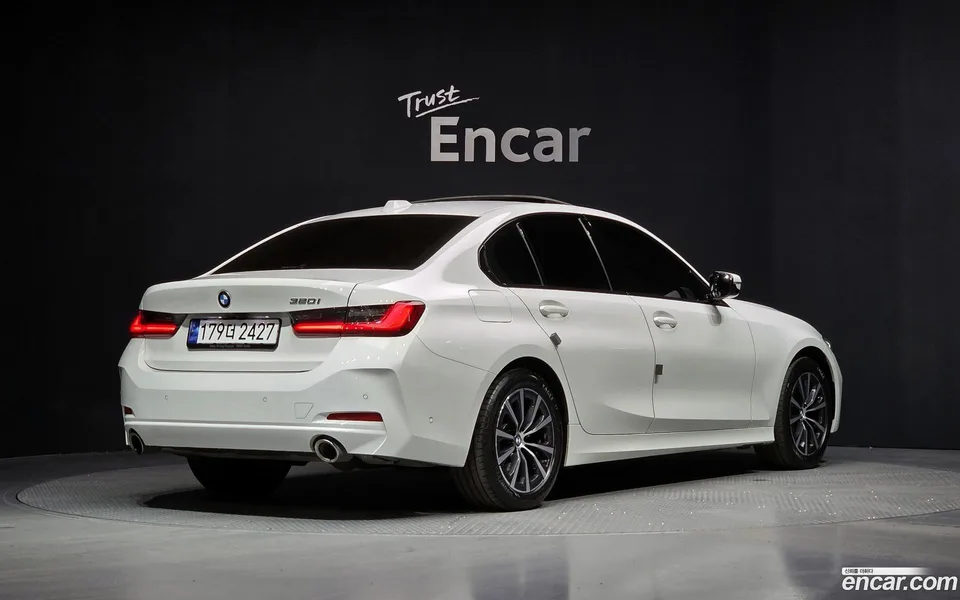 BMW 3 Series 320i 2023 — миниатюра 2