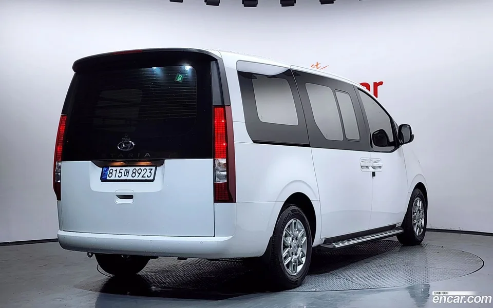 Hyundai Staria 5 2023 — миниатюра 2