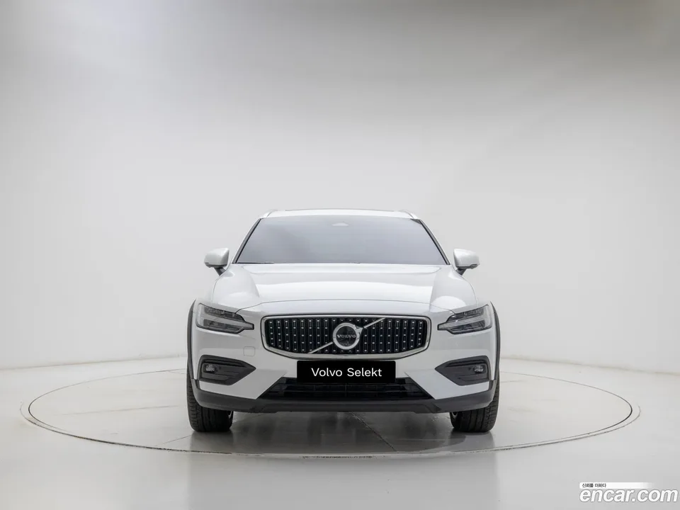 Volvo V60 Cross Country B5 AWD 2025 — миниатюра 2
