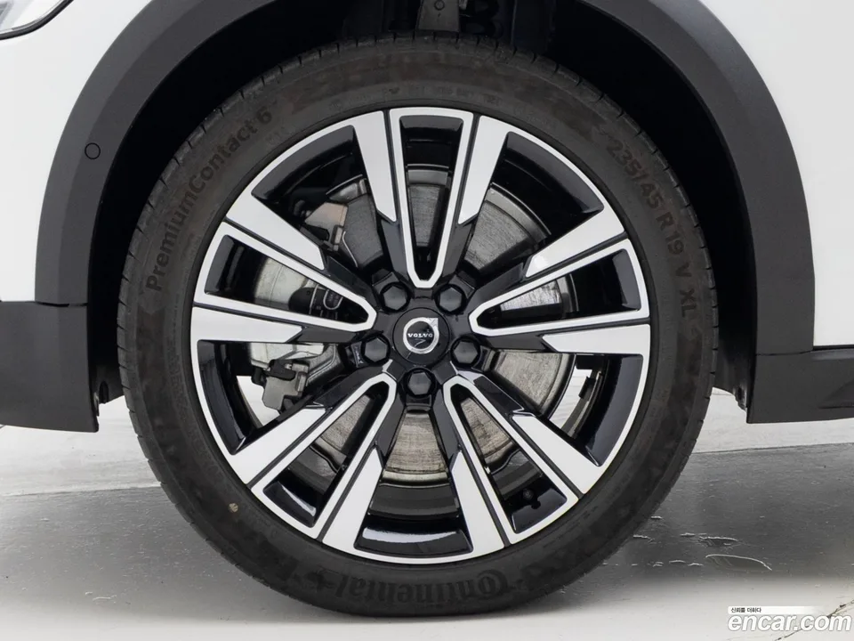 Volvo V60 Cross Country B5 AWD 2025 — миниатюра 5