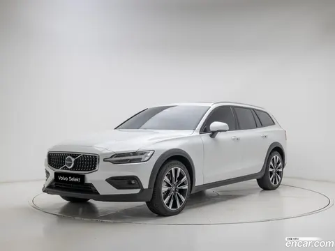 Volvo V60 Cross Country 2025 купить в Москве