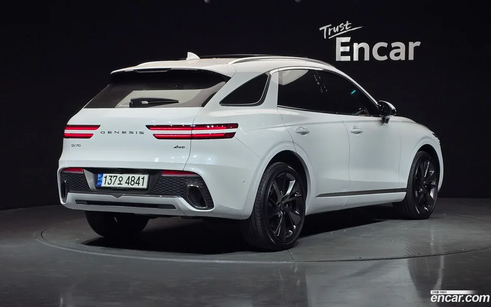 Genesis GV70 2.5T AWD 2022 — миниатюра 2