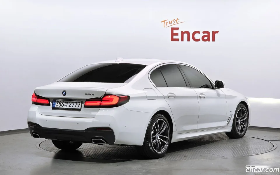 BMW 5 Series 520i M 2022 — миниатюра 2