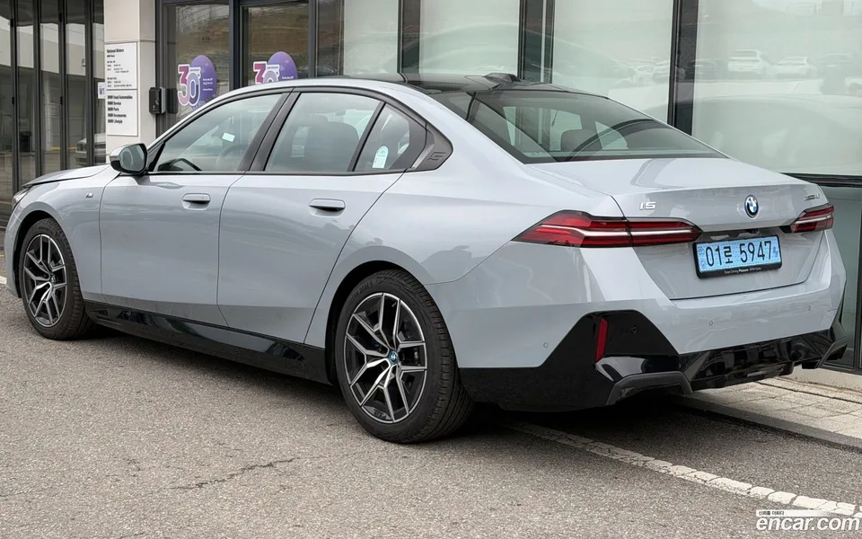 BMW i5 xDrive 40 M 2025 — миниатюра 2