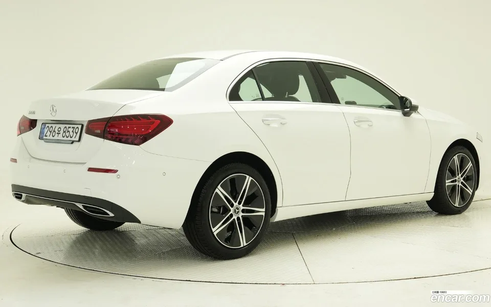 Mercedes-Benz A-Class A220 2025 — миниатюра 2