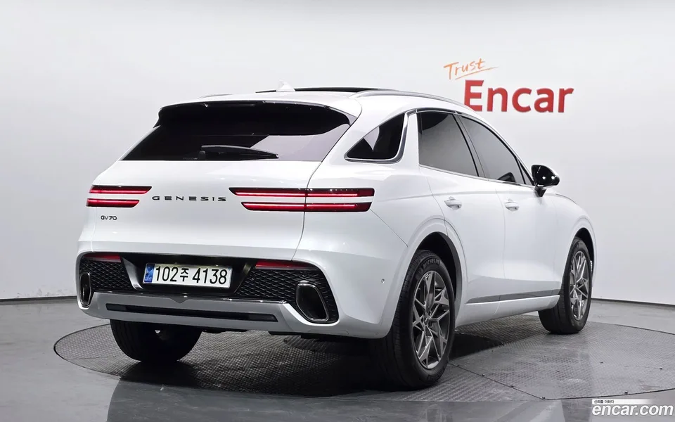 Genesis GV70 2.5T 2WD 2023 — миниатюра 2